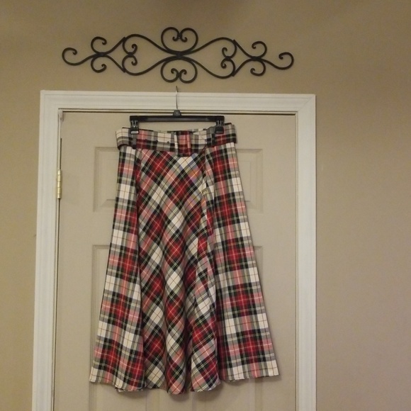H&M Dresses & Skirts - NWT H&M plaid skirt with belt